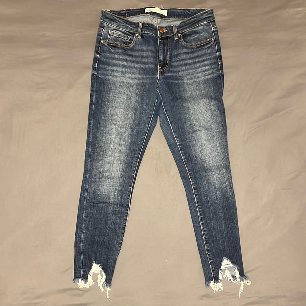 Buckle brand BKE Payton mid rise ankle skinny with distressed bottom.